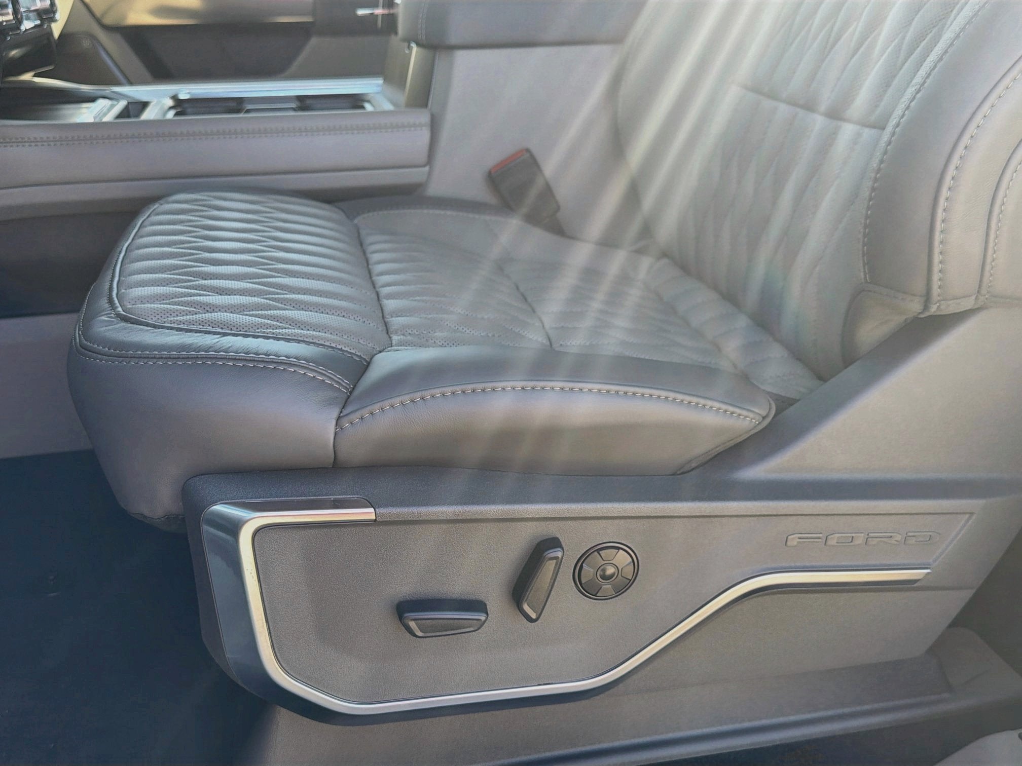 2027 Ford F-350SD F-350® Platinum®