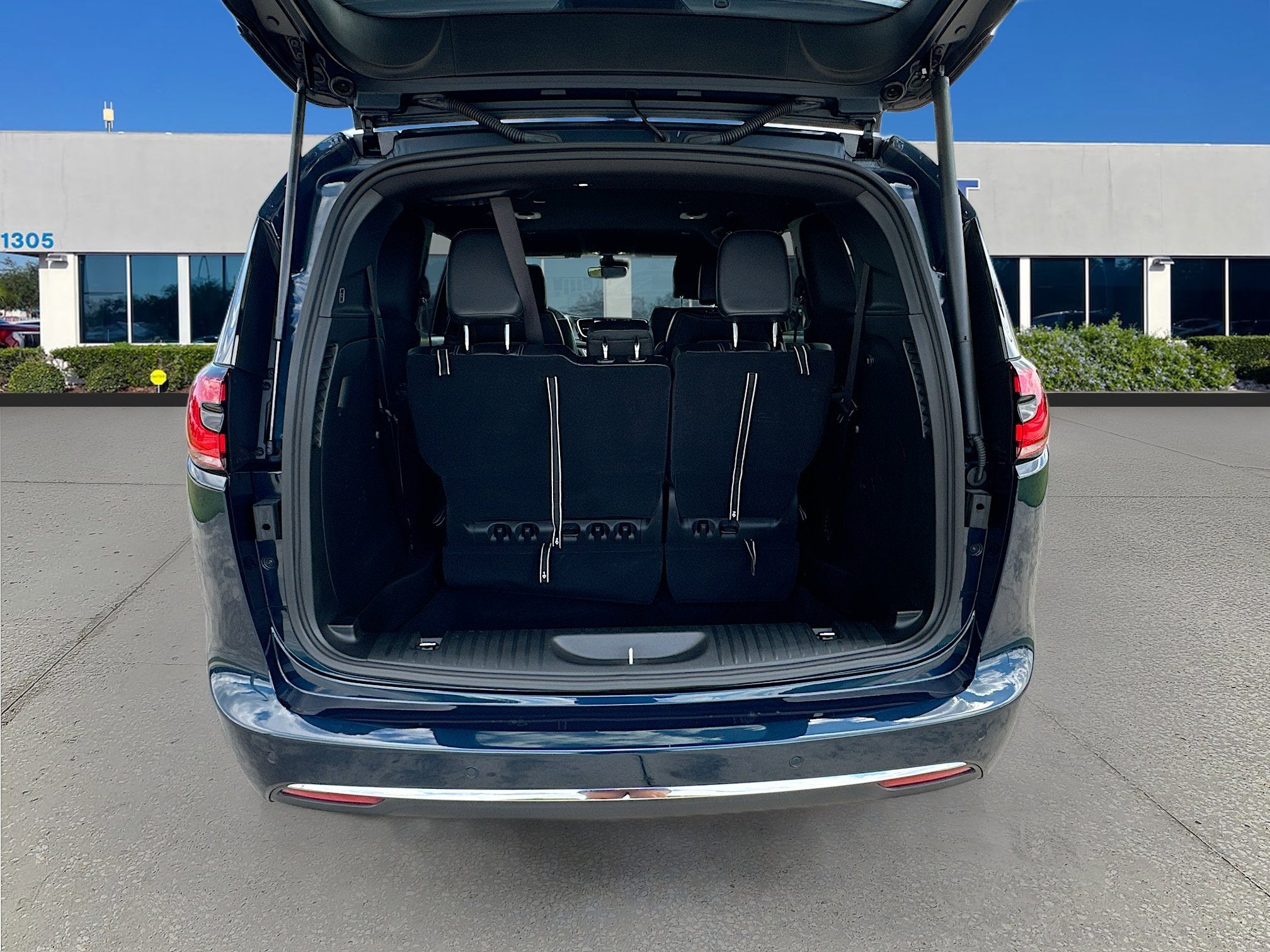 2025 Chrysler Pacifica Select