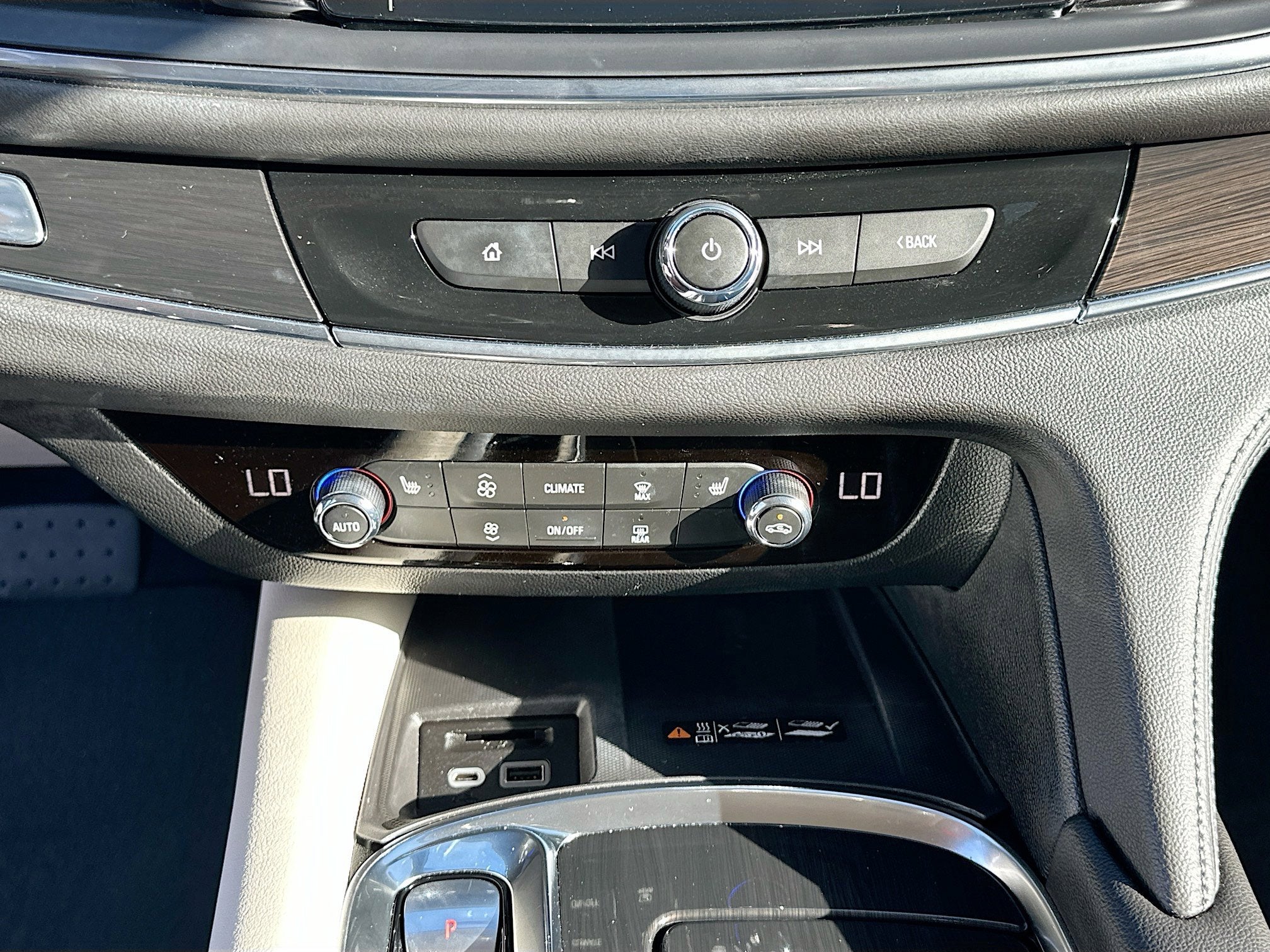 2024 Buick Enclave Essence