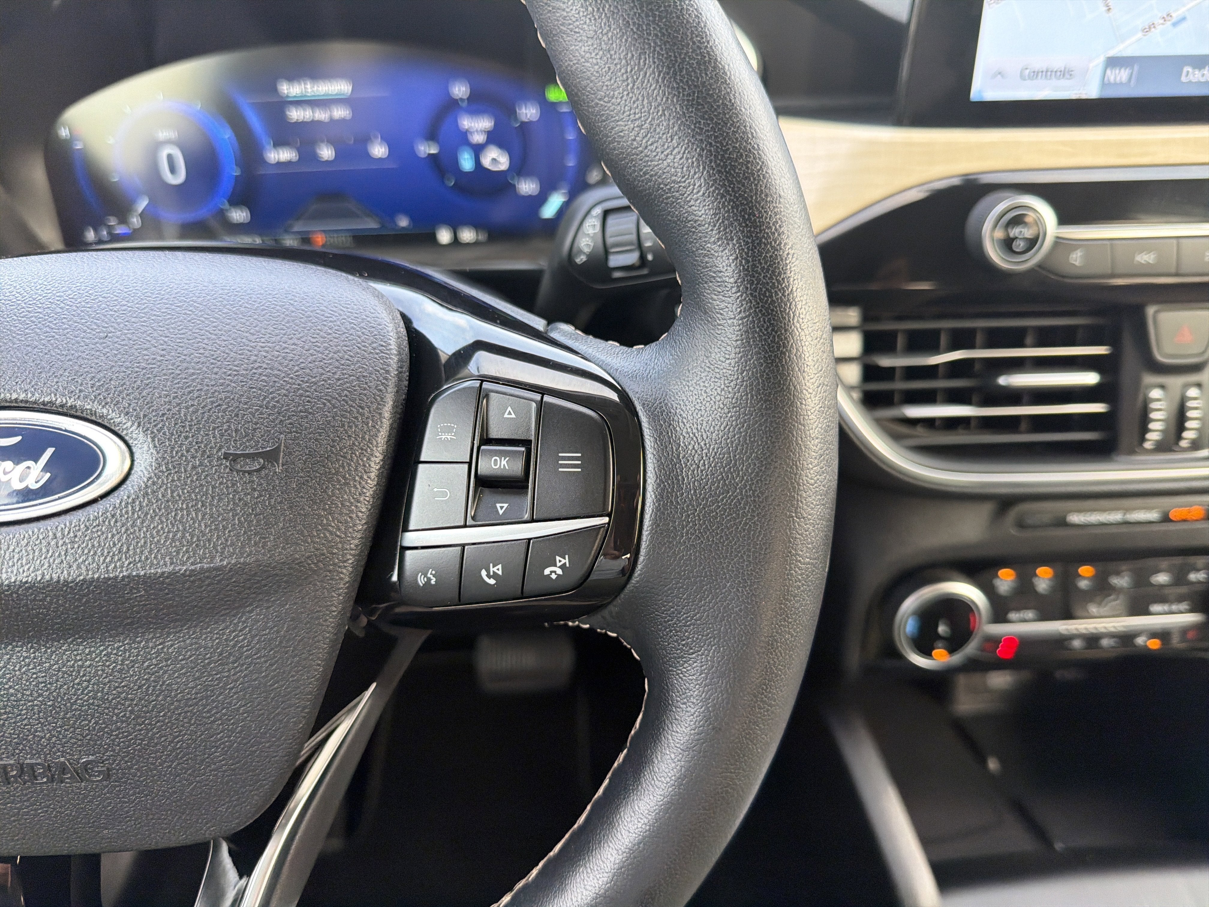 2022 Ford Escape Hybrid Titanium