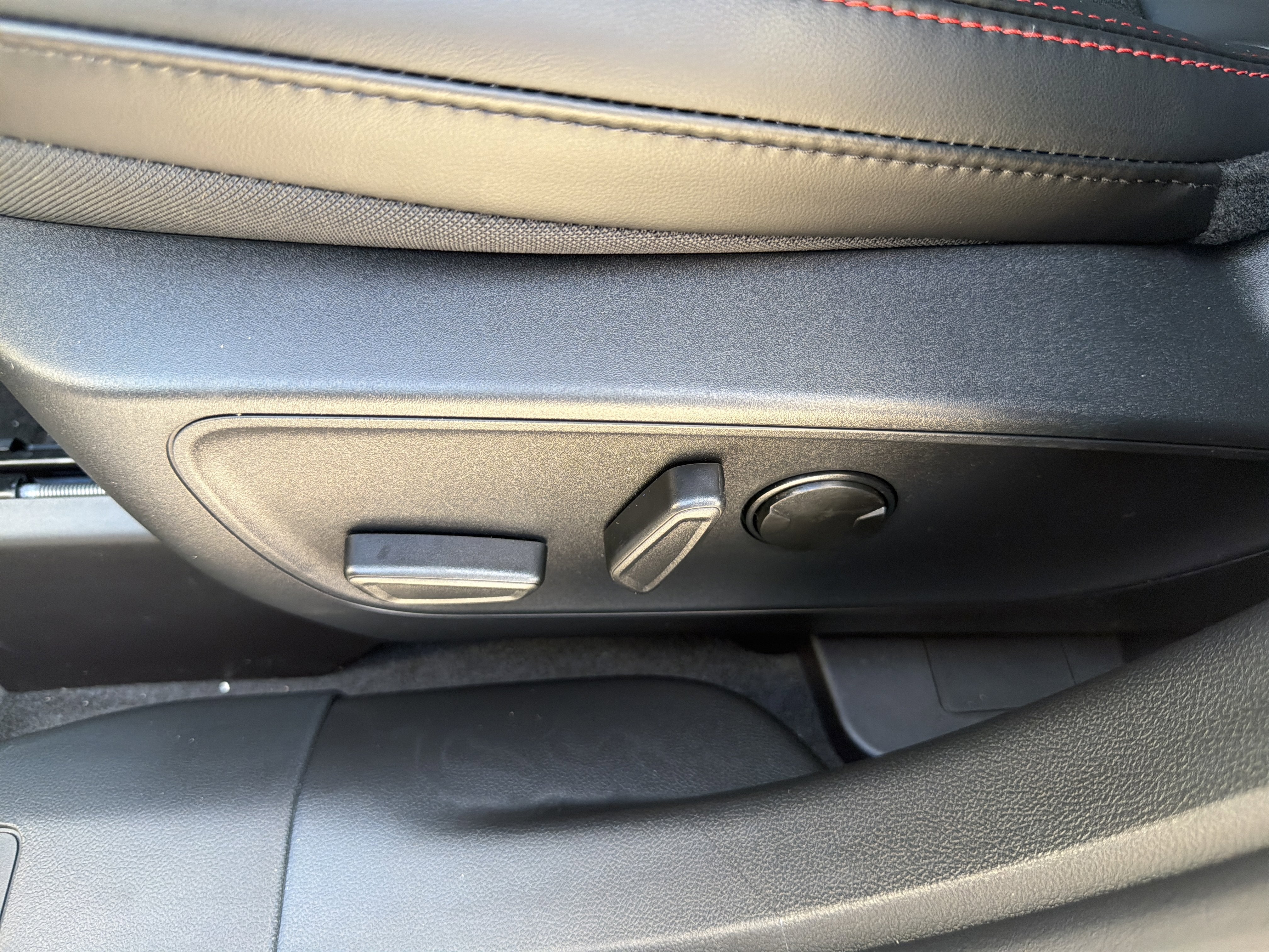 2026 Ford Escape Hybrid ST-Line Select