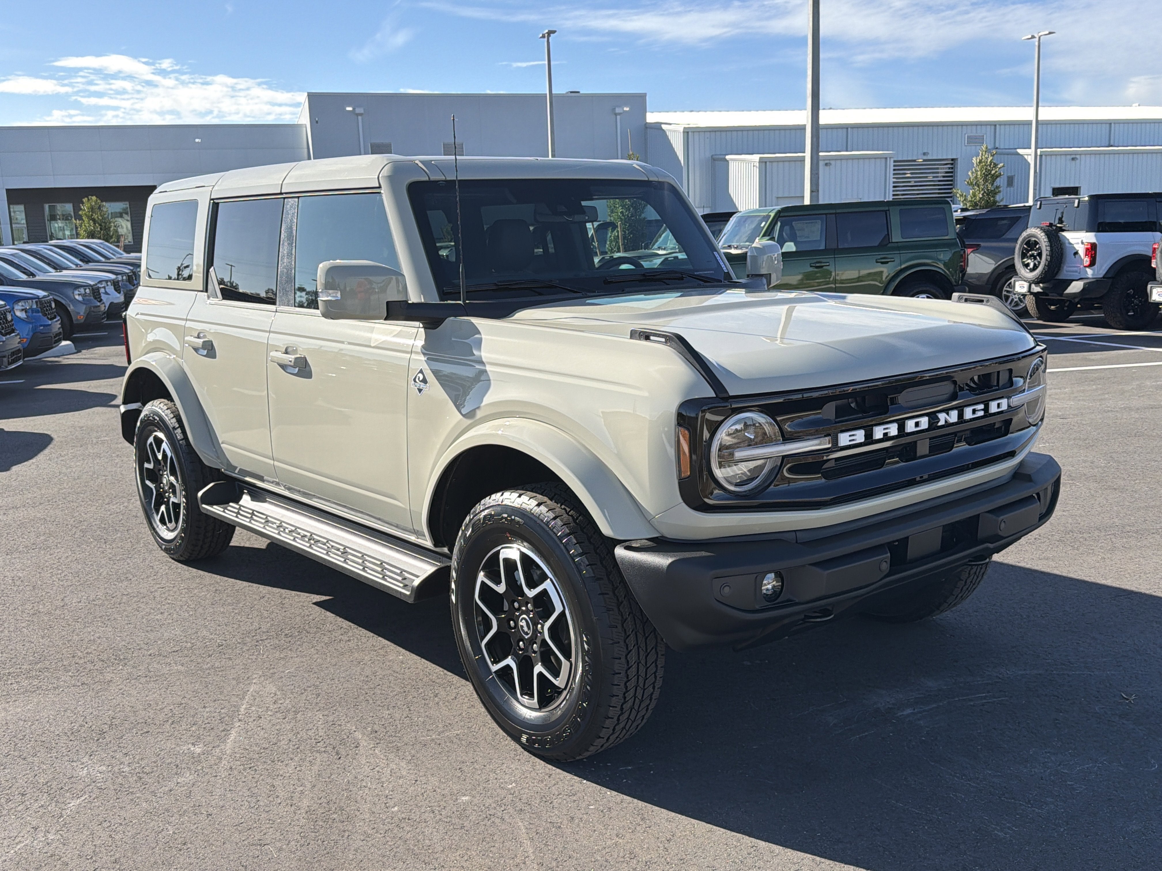 2025 Ford Bronco Outer Banks