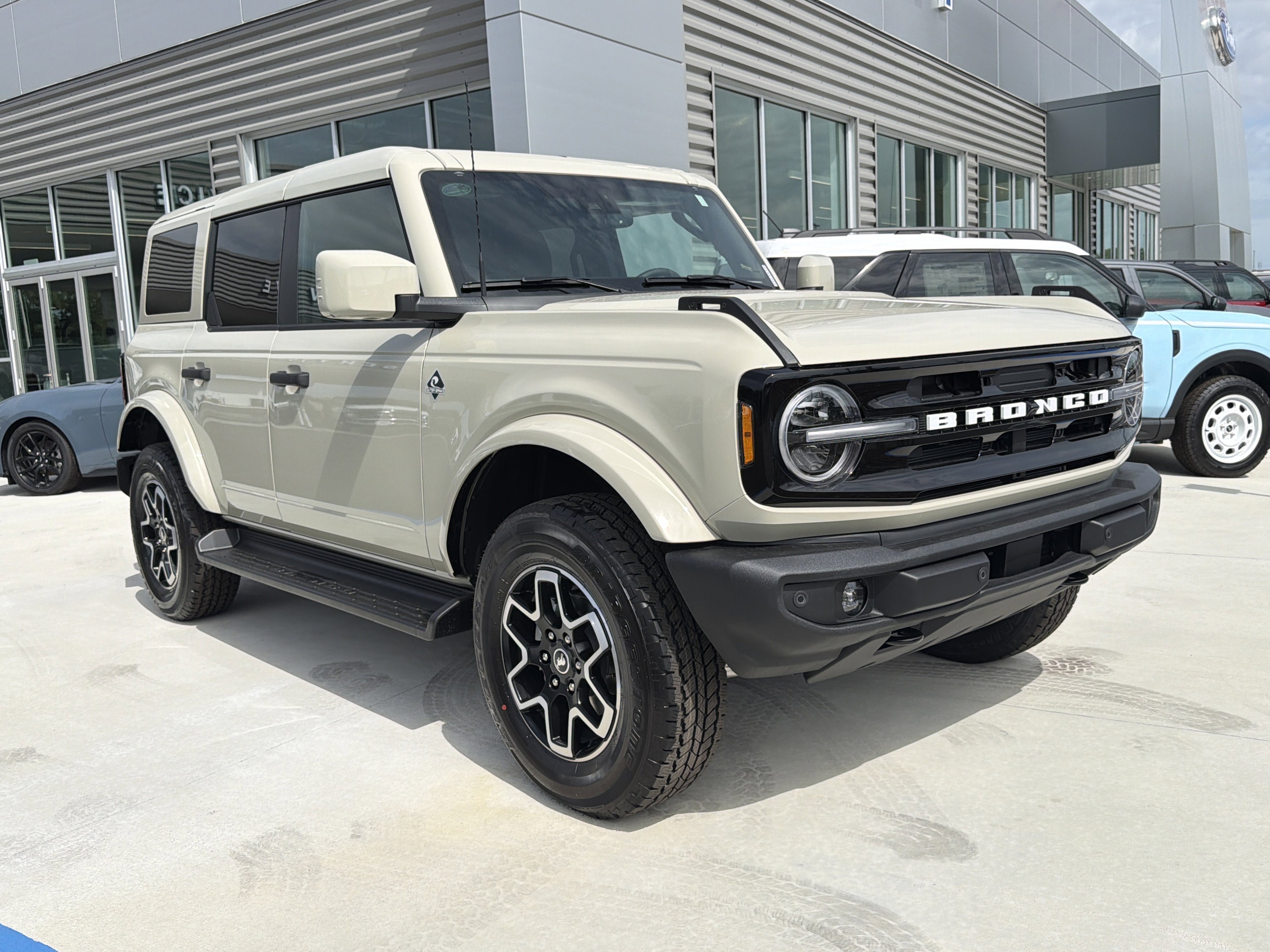 2026 Ford Bronco Outer Banks
