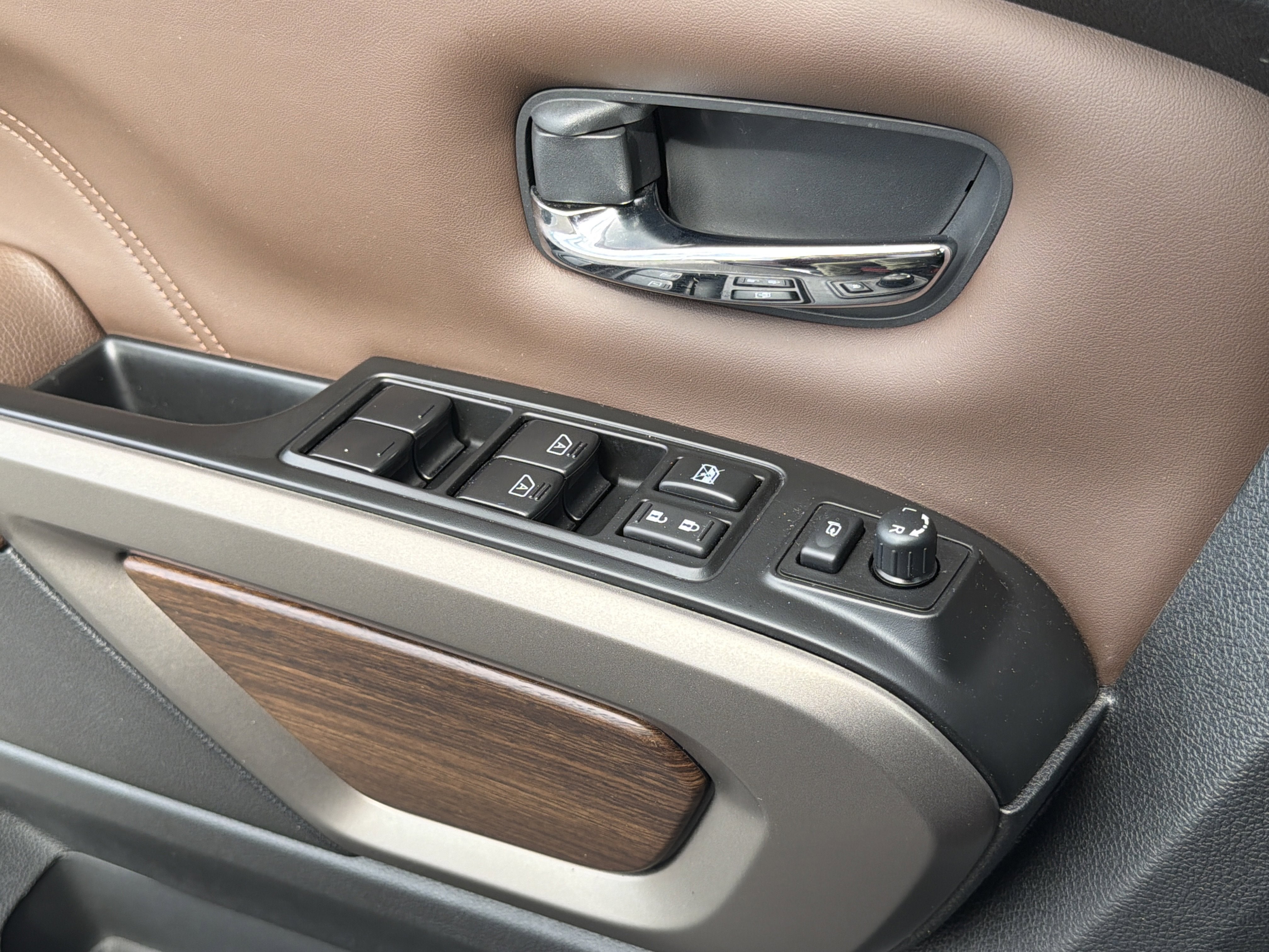 2024 Nissan Titan Platinum Reserve
