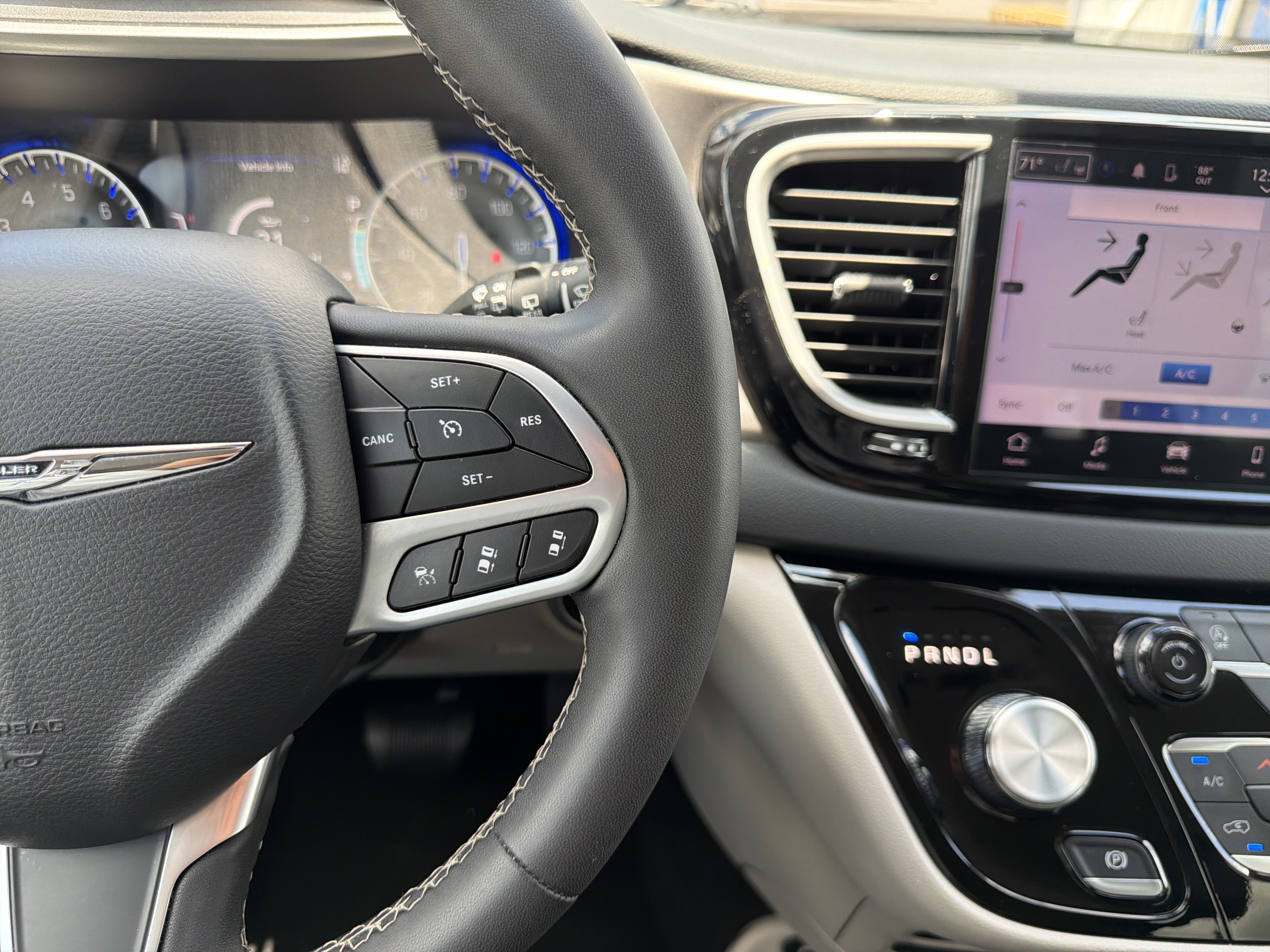 2023 Chrysler Pacifica Touring L