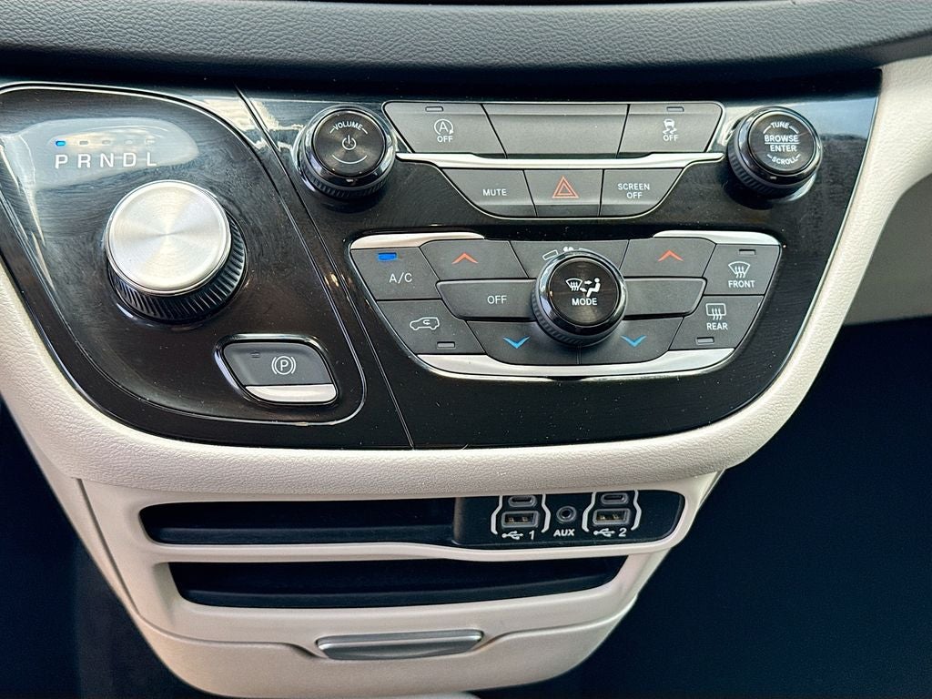 2023 Chrysler Voyager LX