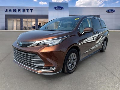 2022 Toyota Sienna XLE 8 Passenger