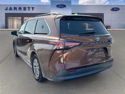 2022 Toyota Sienna XLE 8 Passenger