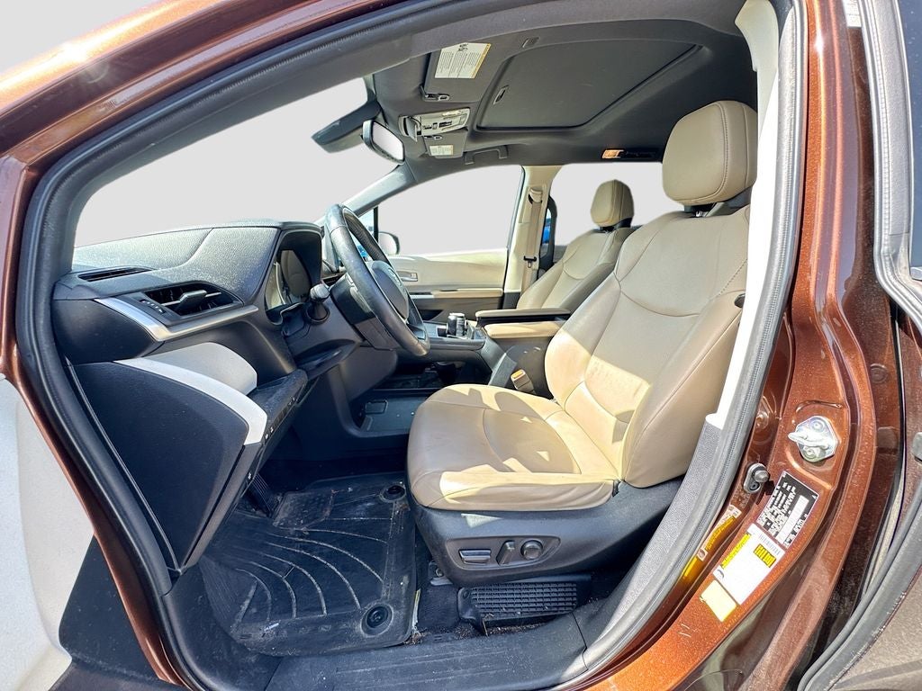 2022 Toyota Sienna XLE 8 Passenger