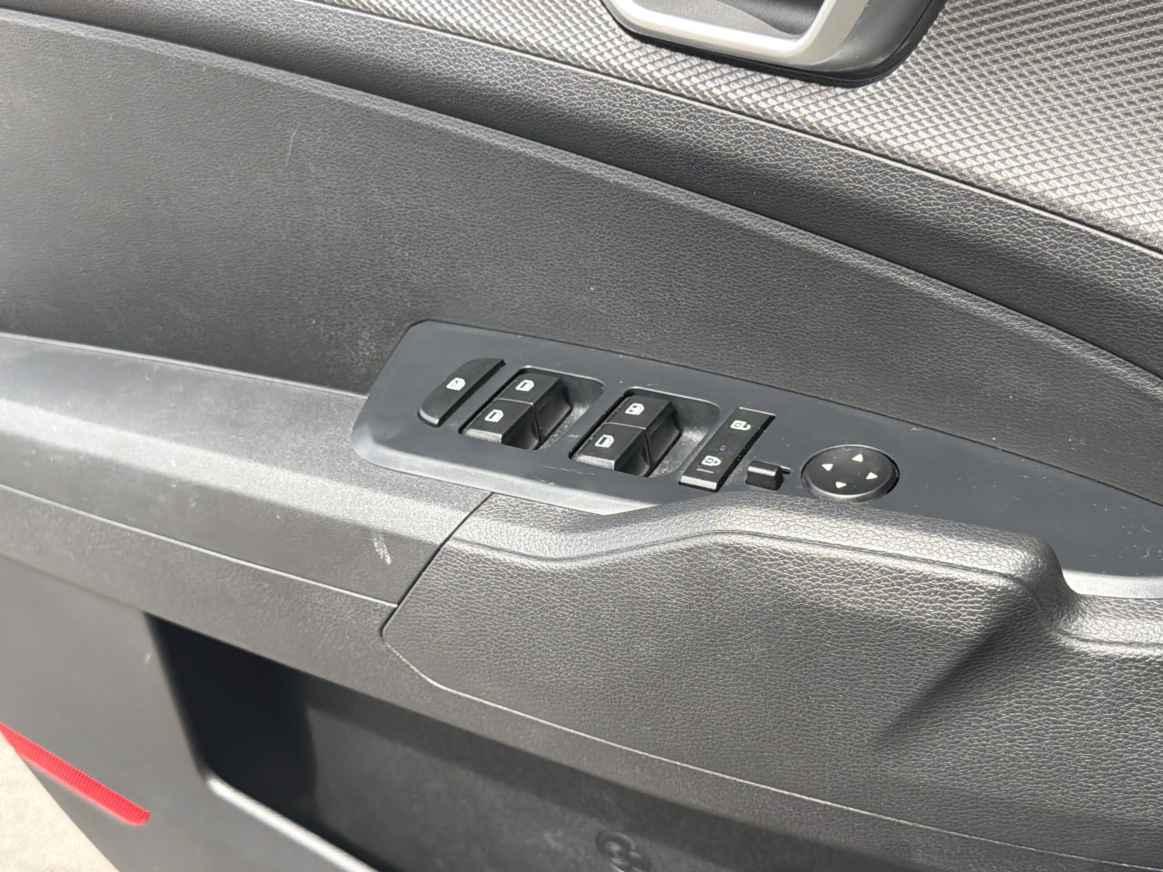 2025 Kia Sportage Hybrid LX