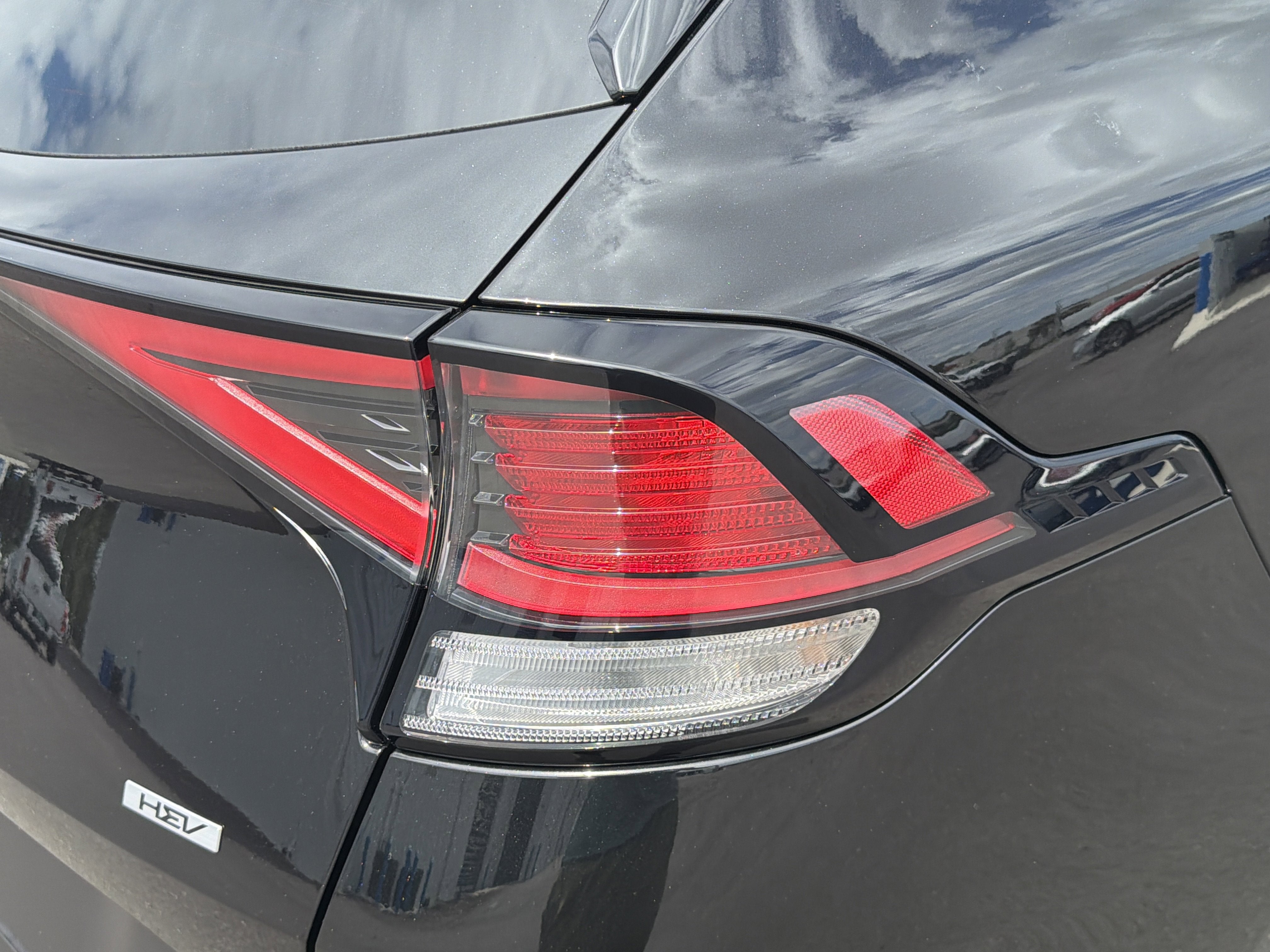 2025 Kia Sportage Hybrid LX