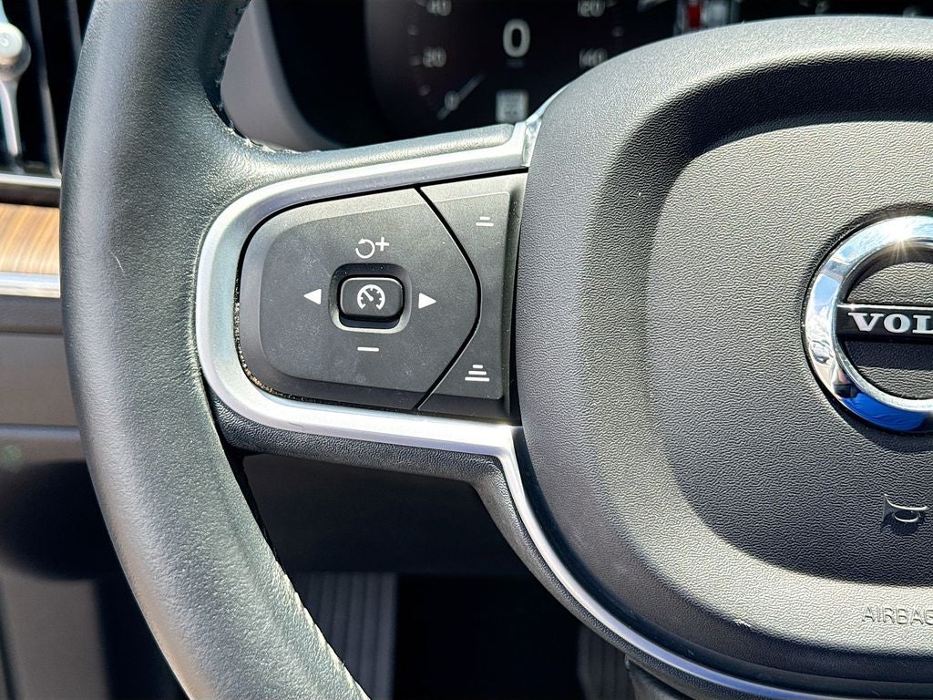 2021 Volvo XC60 T5 Momentum