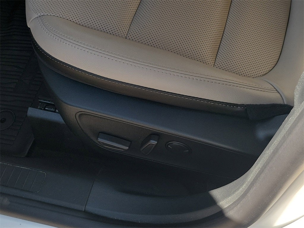 2022 Ford Escape Hybrid Titanium