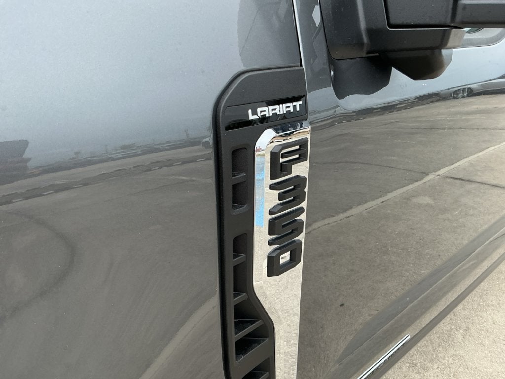 2027 Ford F-350SD Lariat DRW