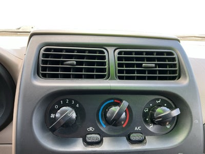 2004 Nissan Frontier XE