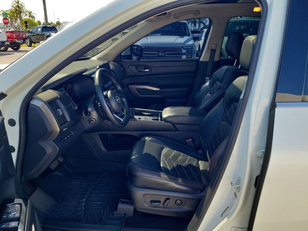 2023 Nissan Pathfinder Platinum