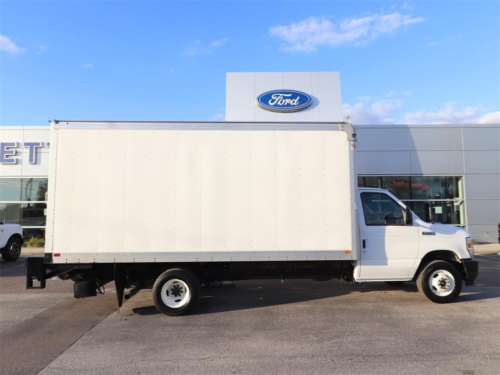 2023 Ford E-450SD Base