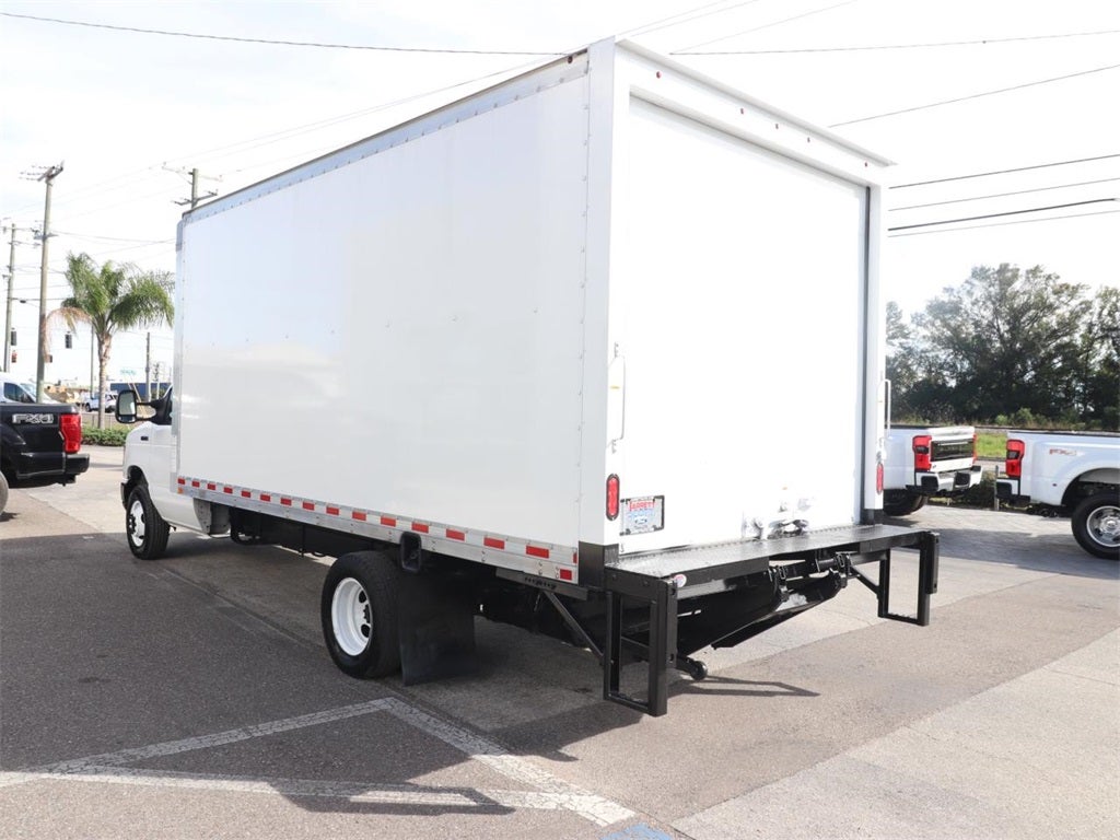 2022 Ford E-450SD Base