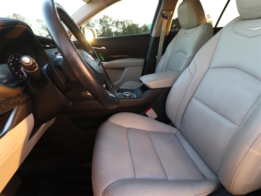 2022 Cadillac XT4 Premium Luxury