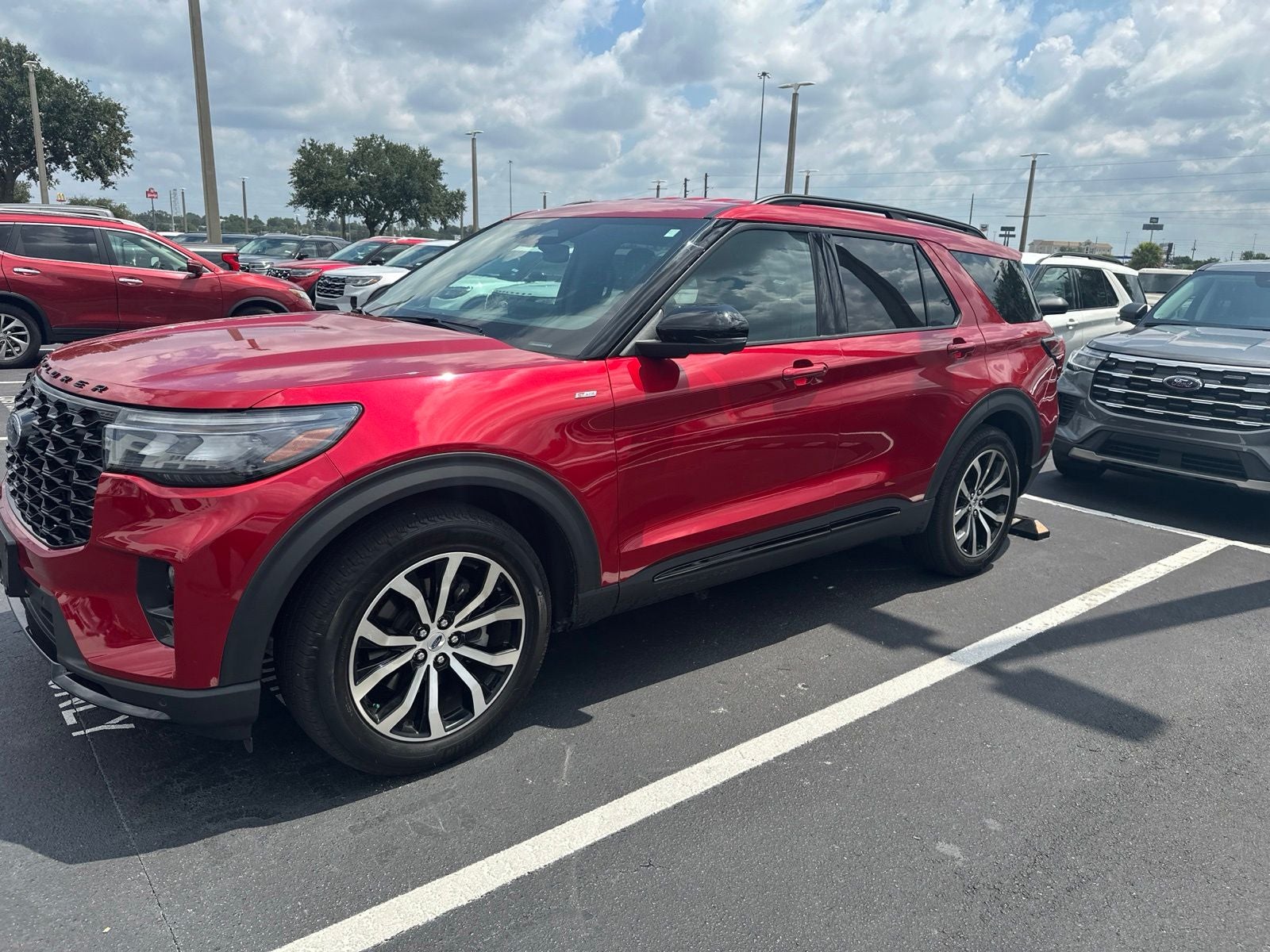 2025 Ford Explorer ST-Line