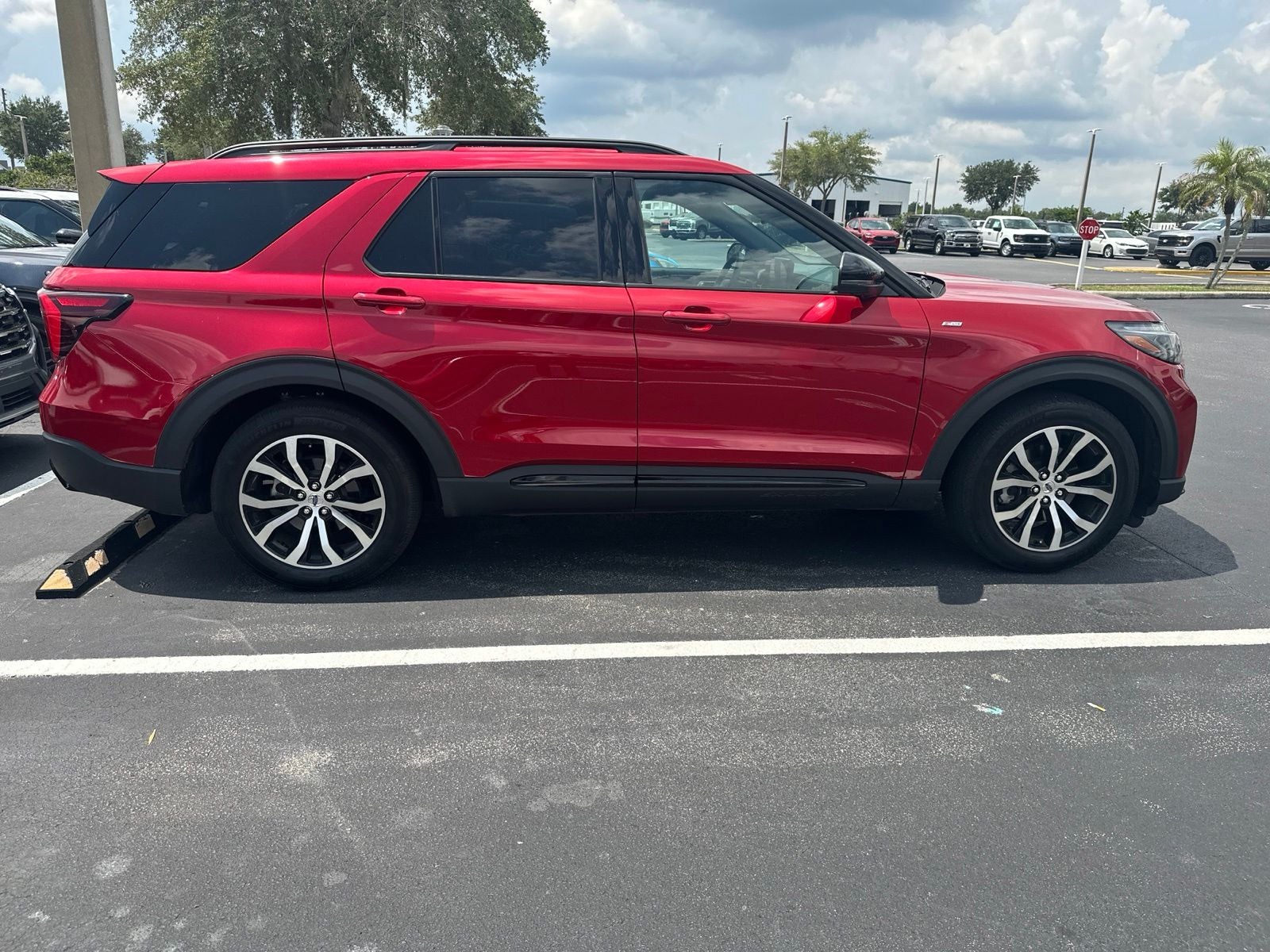 2025 Ford Explorer ST-Line
