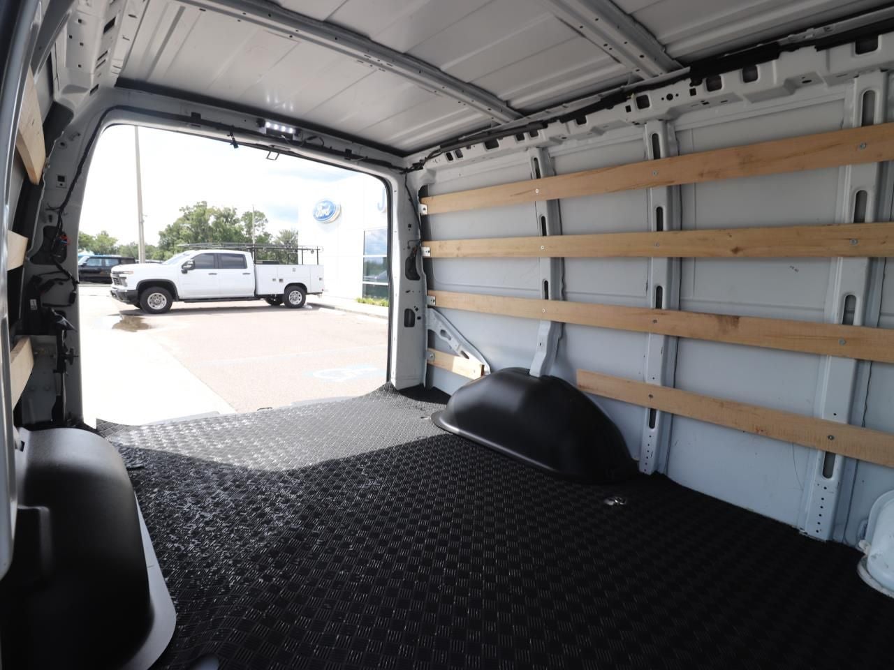 2025 Chevrolet Express 2500 Work Van Cargo