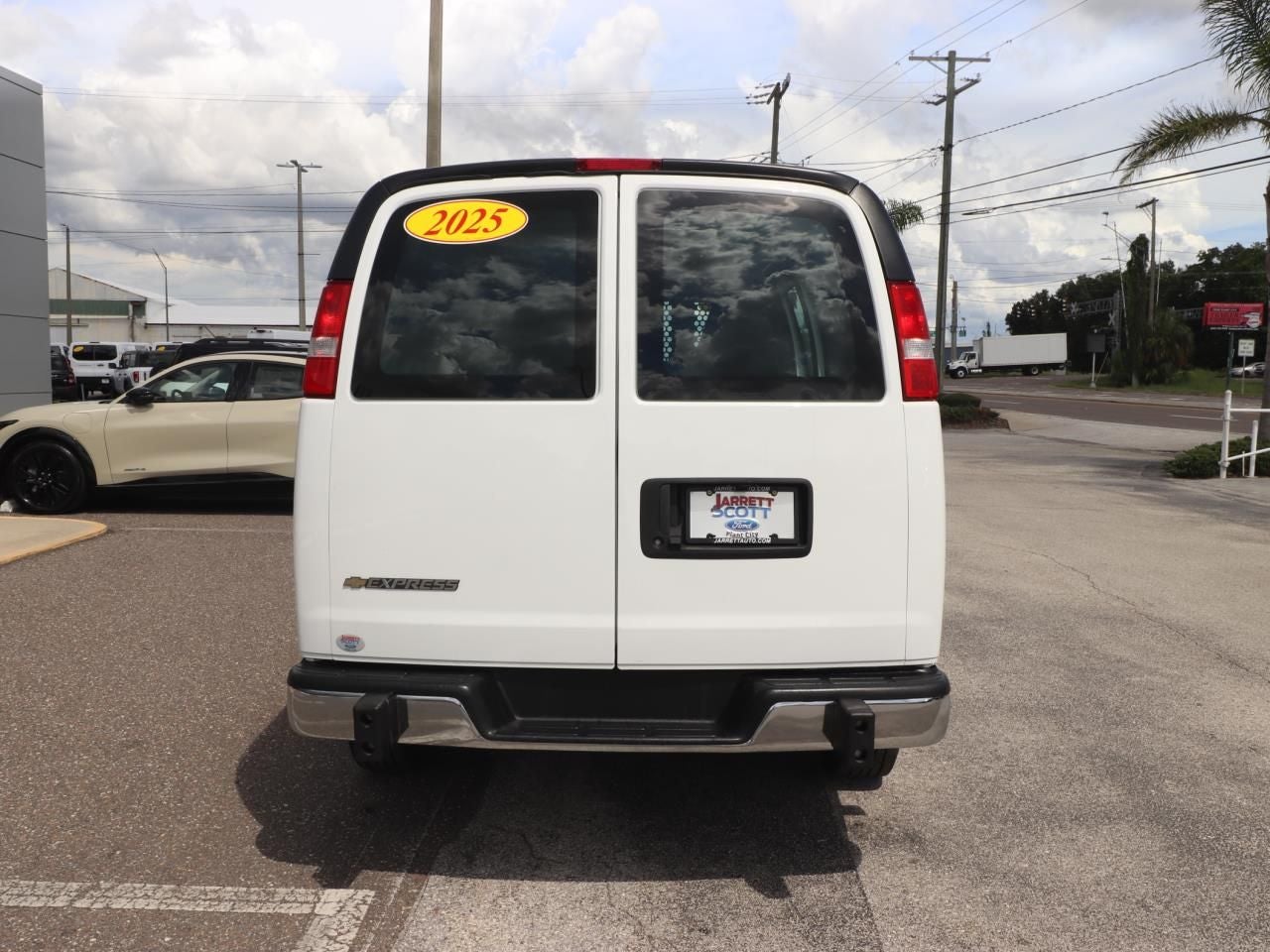 2025 Chevrolet Express 2500 Work Van Cargo