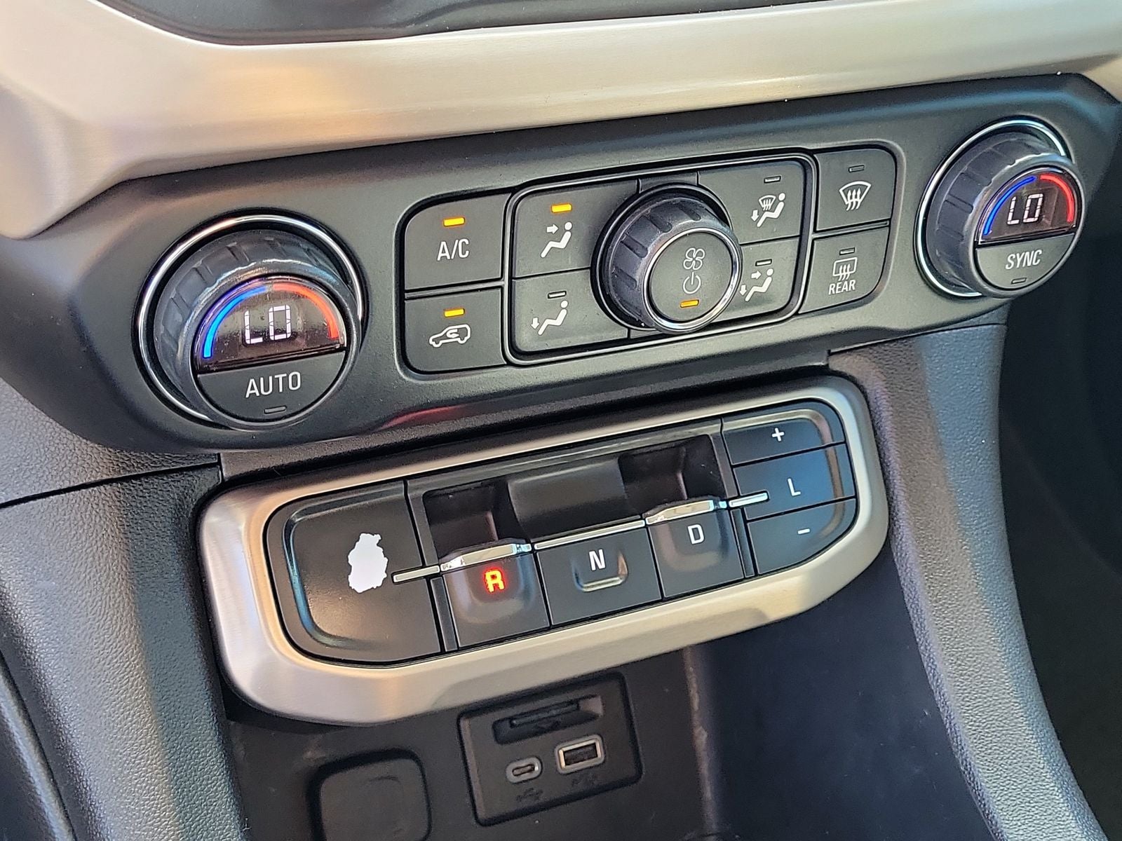 2020 GMC Acadia Denali