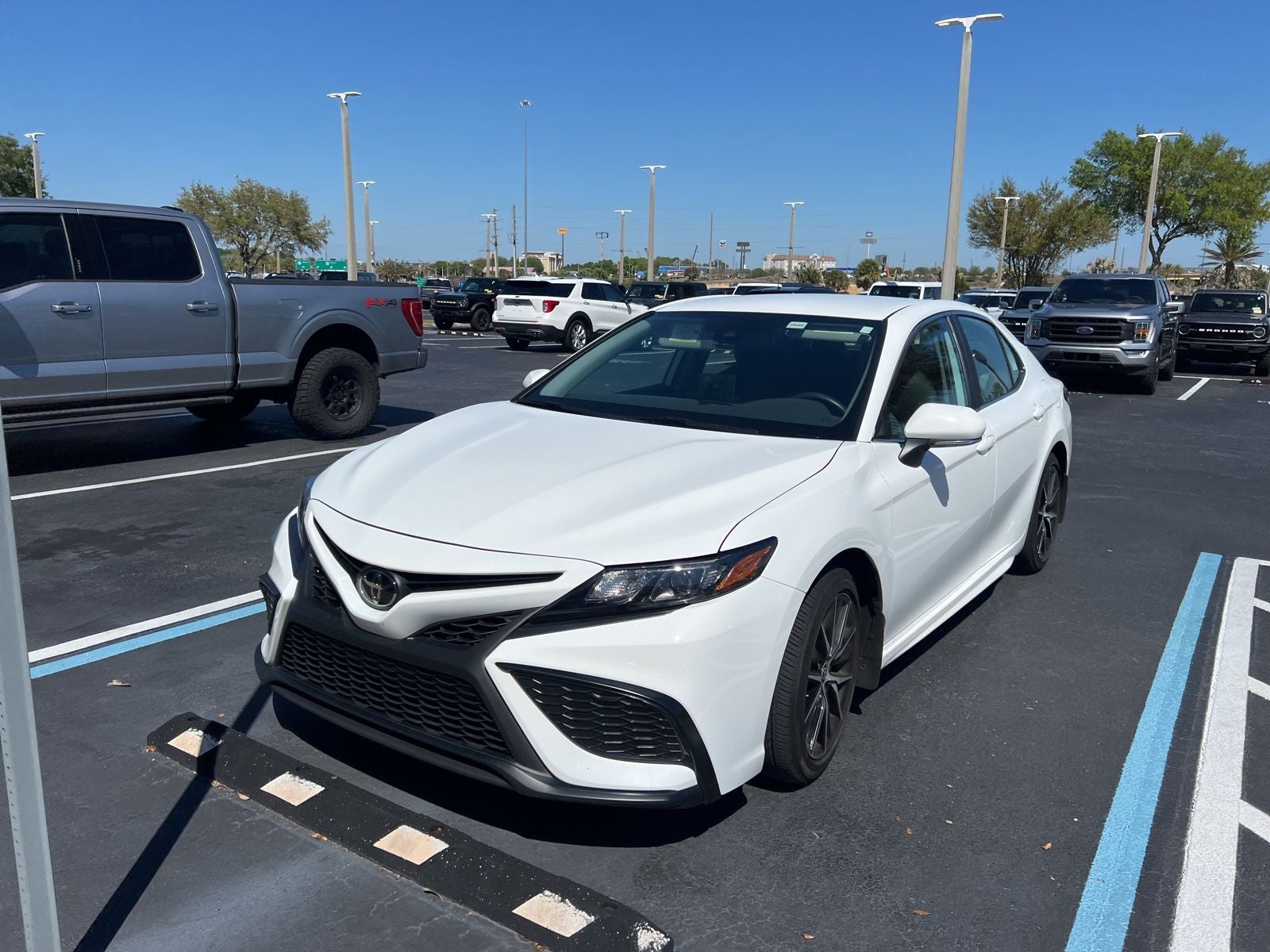2023 Toyota Camry SE
