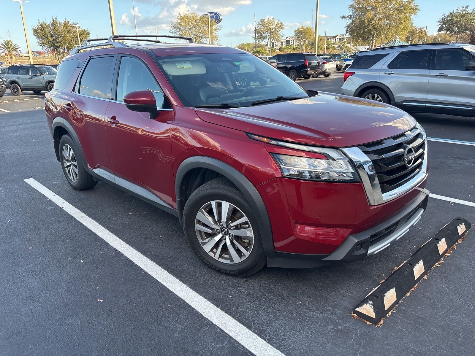 2023 Nissan Pathfinder SL