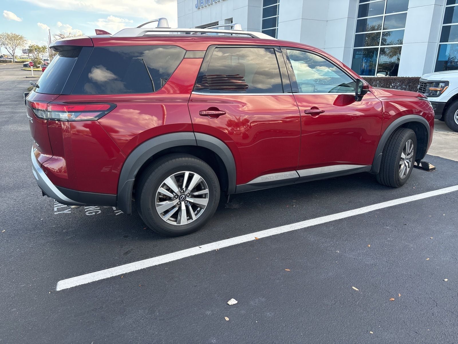 2023 Nissan Pathfinder SL