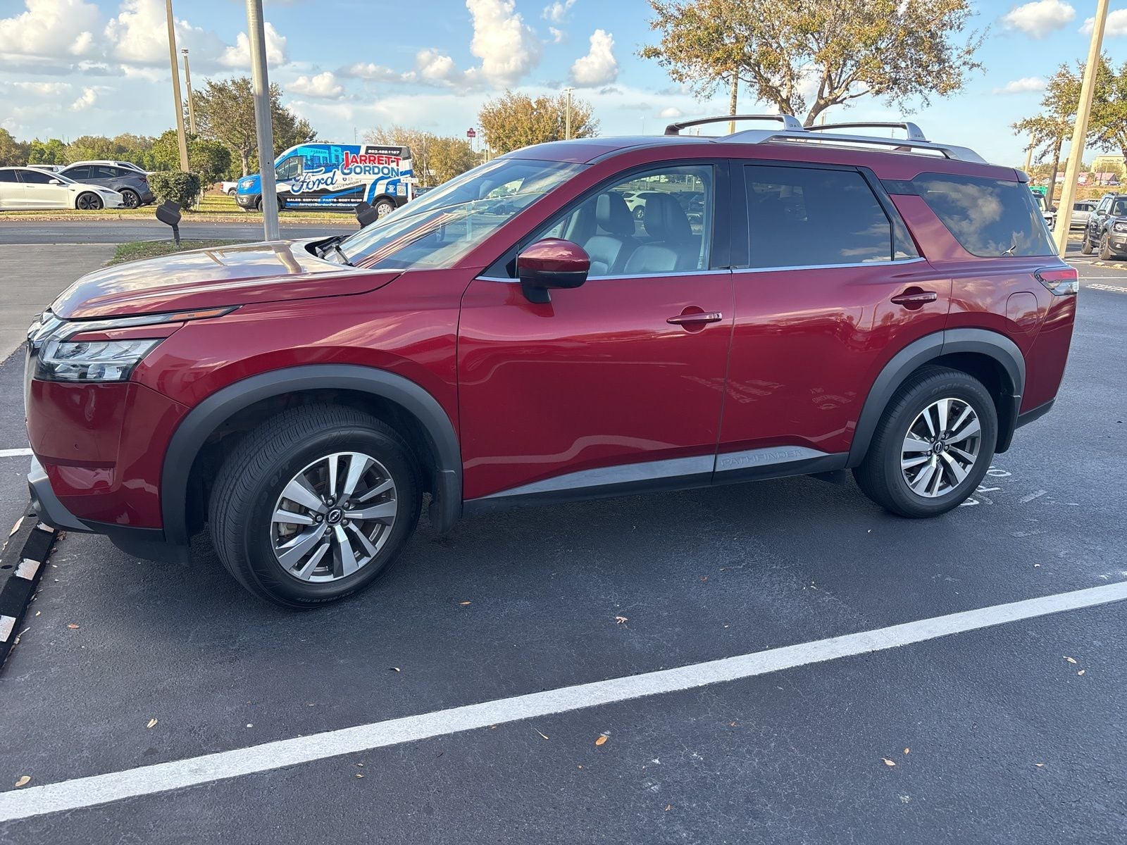 2023 Nissan Pathfinder SL
