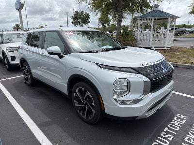 2024 Mitsubishi Outlander SE