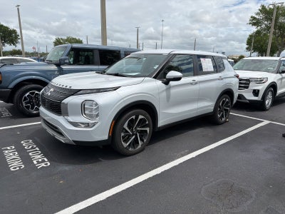 2024 Mitsubishi Outlander SE