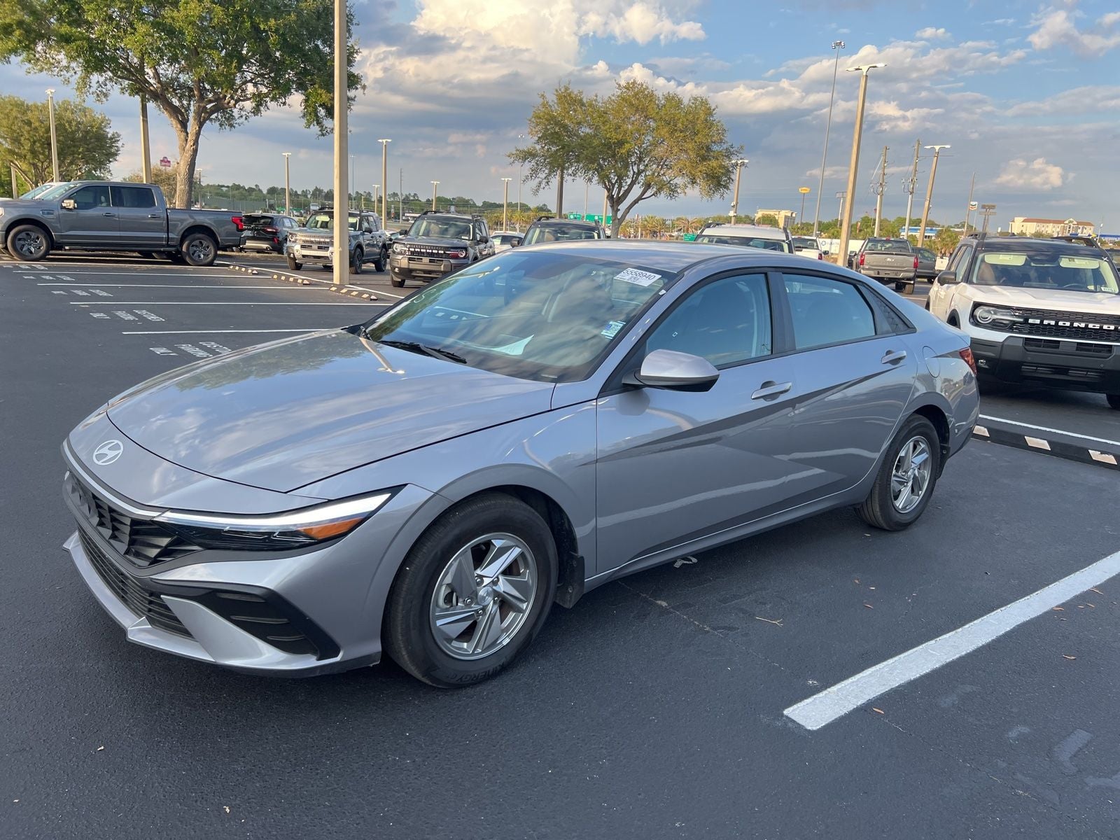 2025 Hyundai Elantra SE