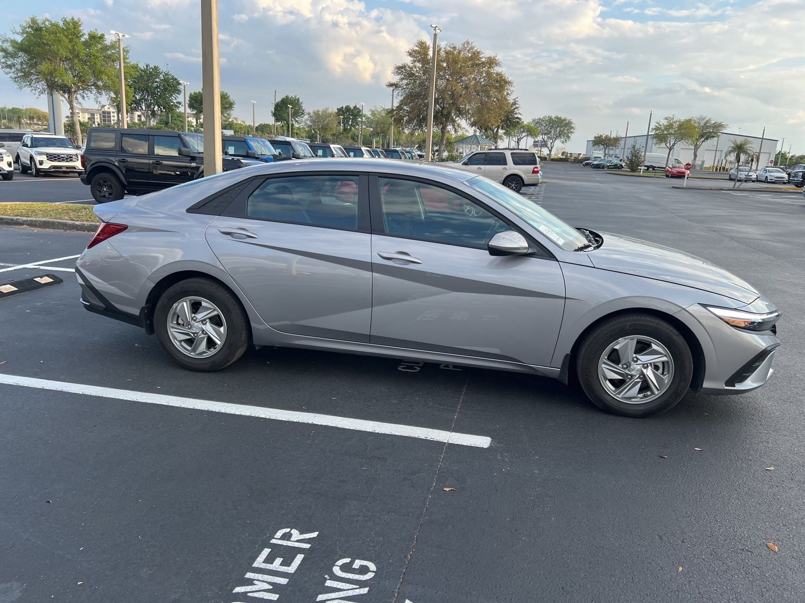 2025 Hyundai Elantra SE