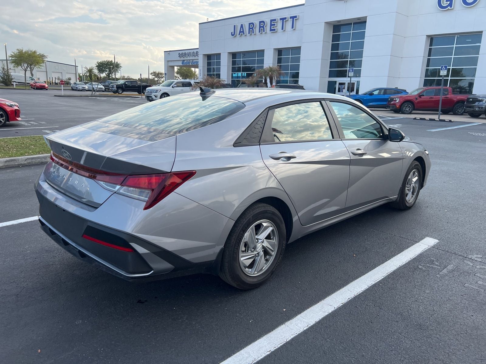 2025 Hyundai Elantra SE