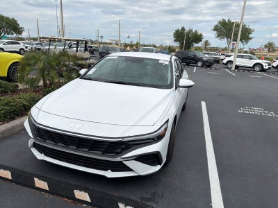 2025 Hyundai Elantra SE