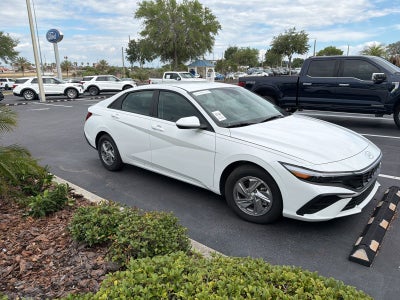 2025 Hyundai Elantra SE
