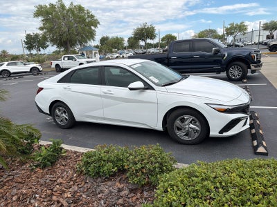 2025 Hyundai Elantra SE