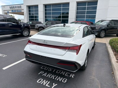 2025 Hyundai Elantra SE