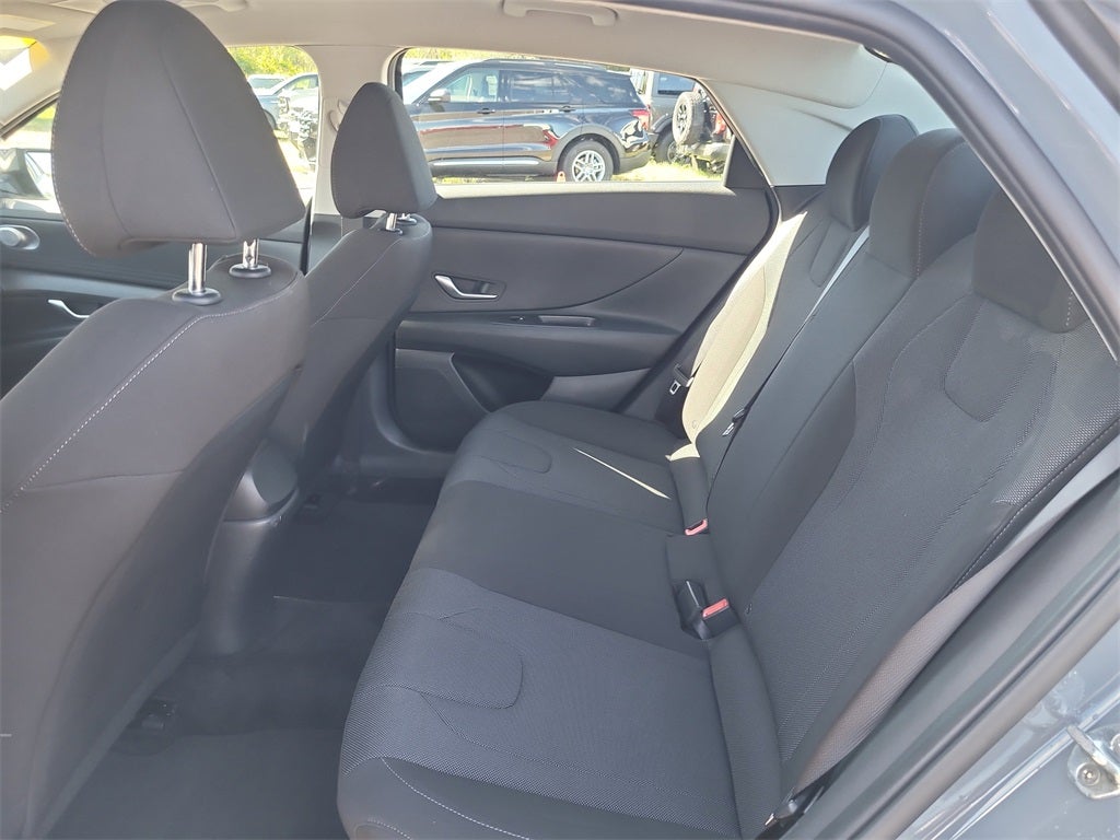 2022 Hyundai Elantra SE