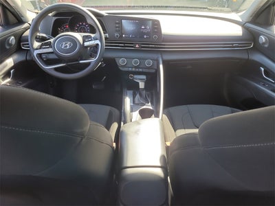 2022 Hyundai Elantra SE