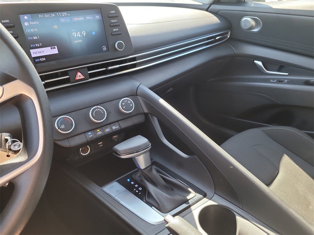 2022 Hyundai Elantra SE