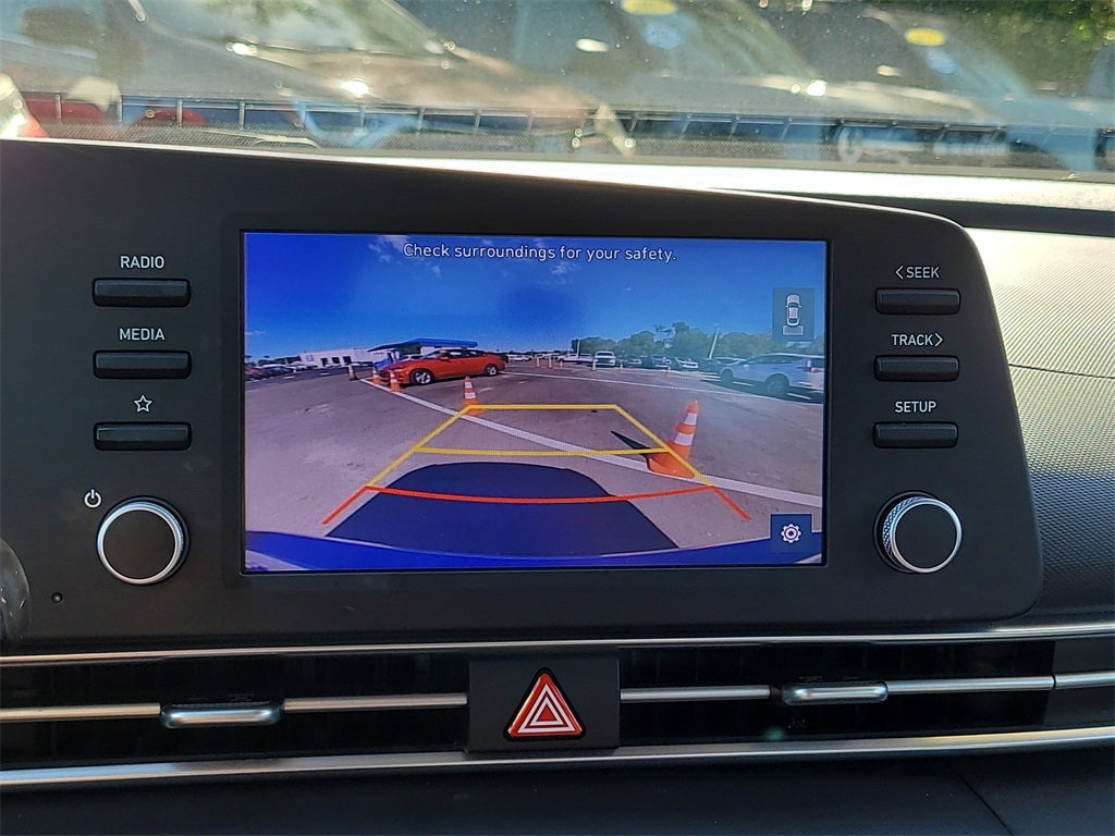 2022 Hyundai Elantra SE