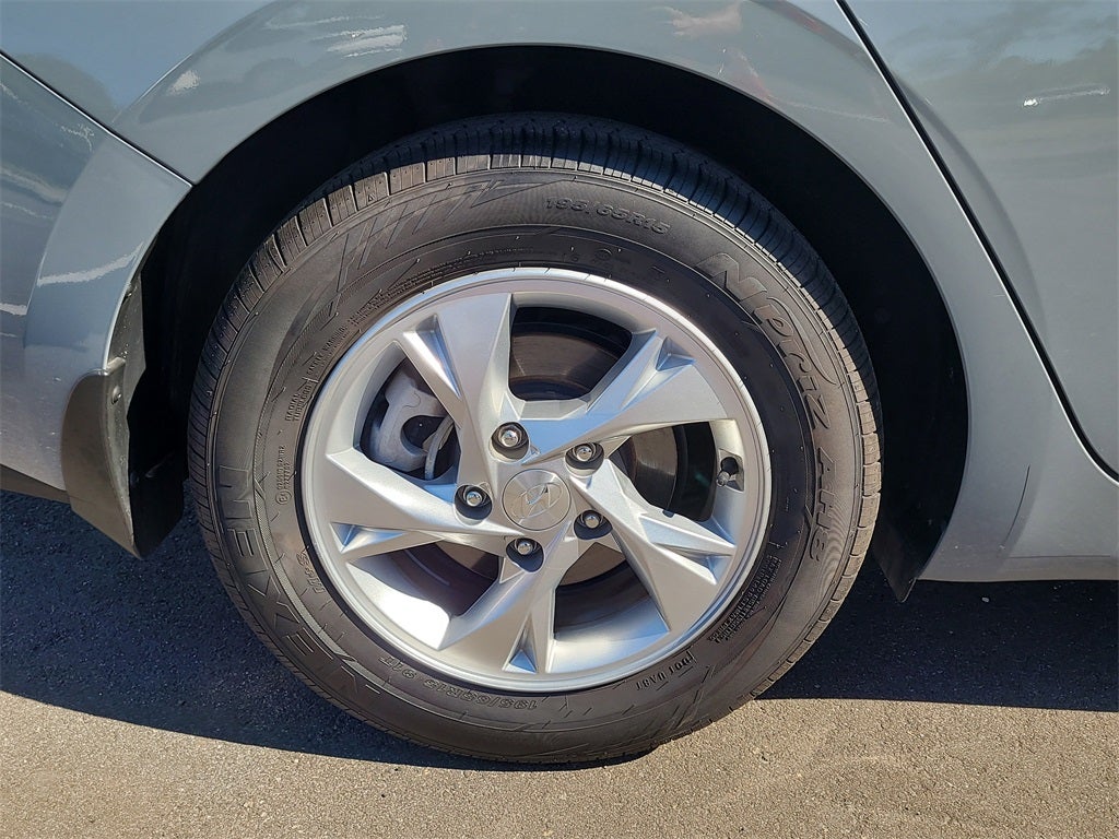 2022 Hyundai Elantra SE